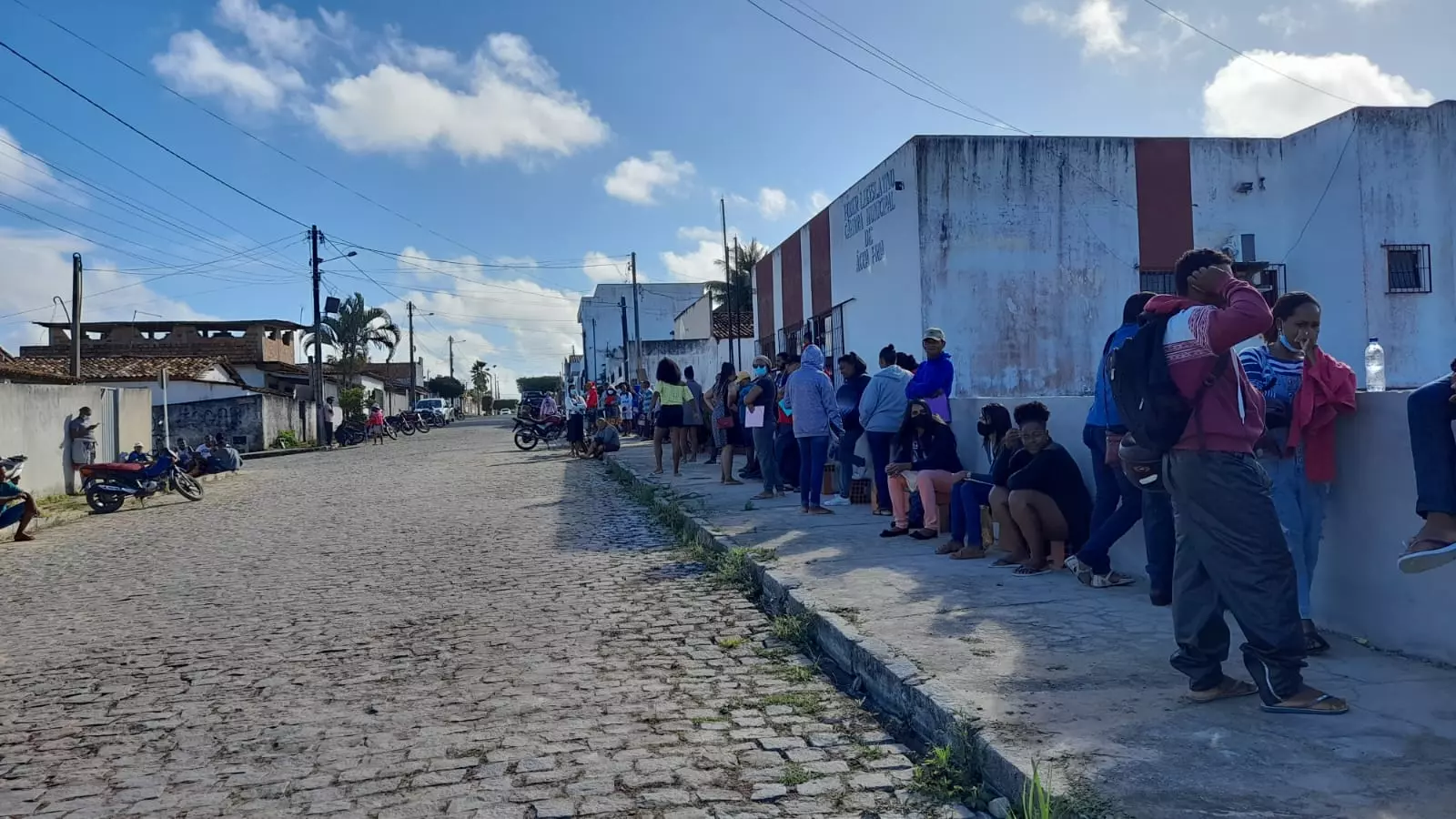 Água Fria recebe SineBahia para oferta de serviços à população